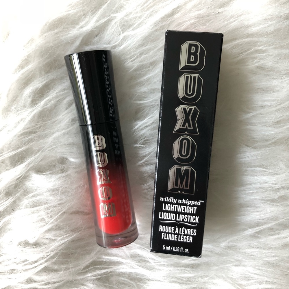 NIB Buxom Lightweight Liquid Lipstick - Flaunt red